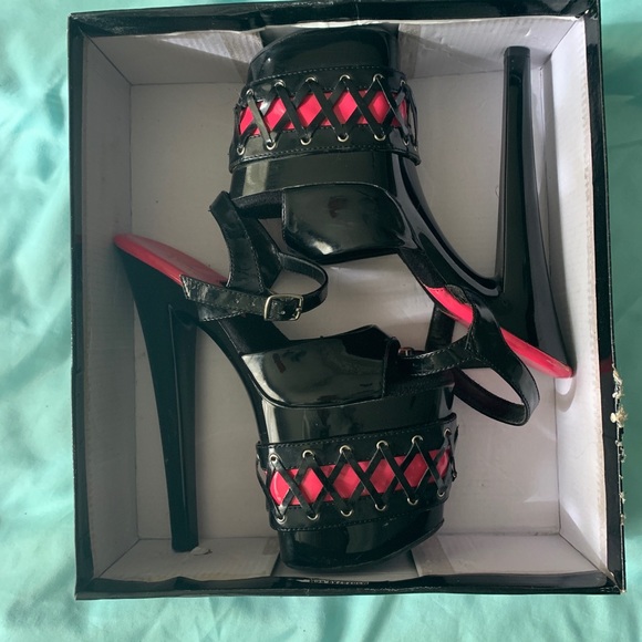 Shoes - VIVID Platforms - 711 -flirt - Size 6